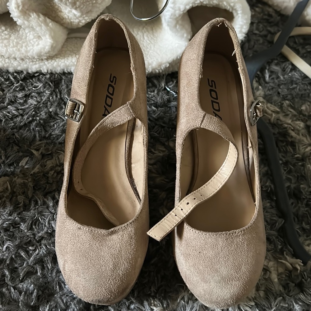 Wedges tan